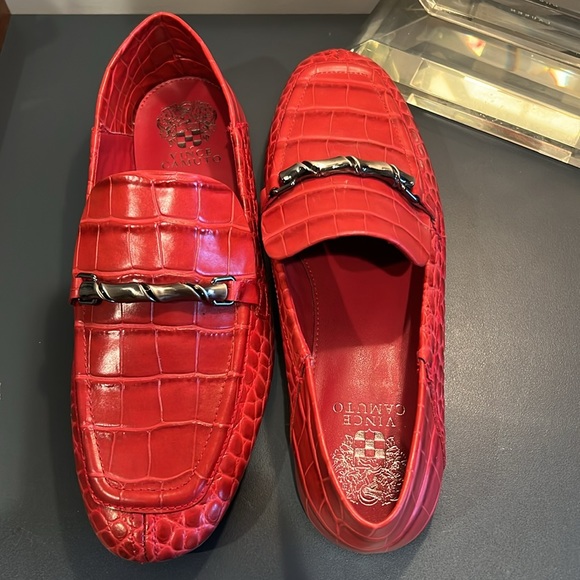 Vince Camuto red croco leather loafer with gunmetal chain on vamp. - Picture 3 of 13